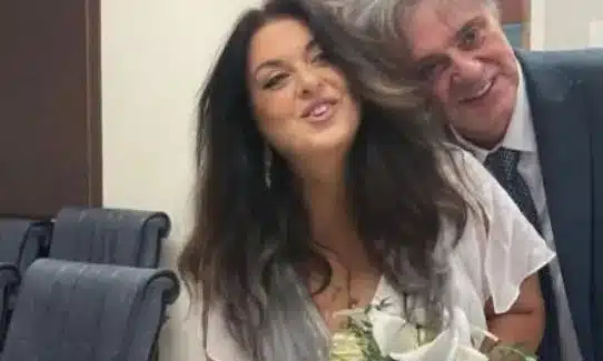 o-odysseas-stamoylis-pantreytike-ti-syntrofo-toy-me-politiko-gamo-420668