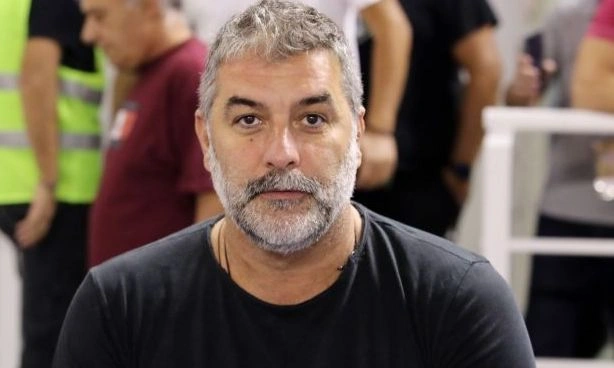 den-einai-katholoy-kala-amp-8230-kleismenos-mesa-sto-spiti-kai-se-kaki-katastasi-o-mpismpikis-poly-stenochorimenos-amp-8211-ti-ginetai-me-tin-vandi-417438