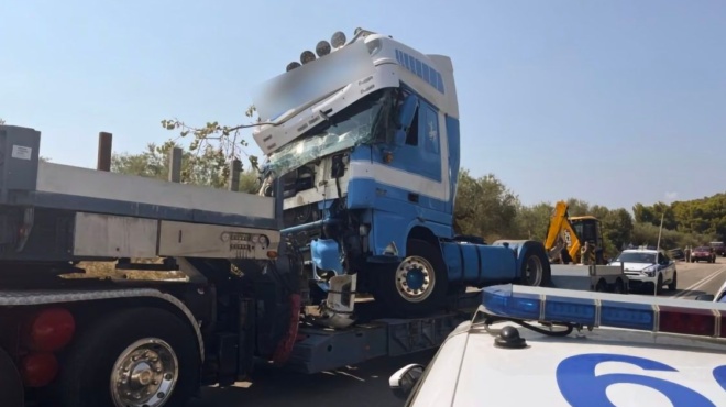 nea-tragodia-sta-tempi-tora-frikto-trochaio-me-fortigo-konta-stis-siragges-amp-8211-vafetai-xana-me-aima-i-asfaltos-418907