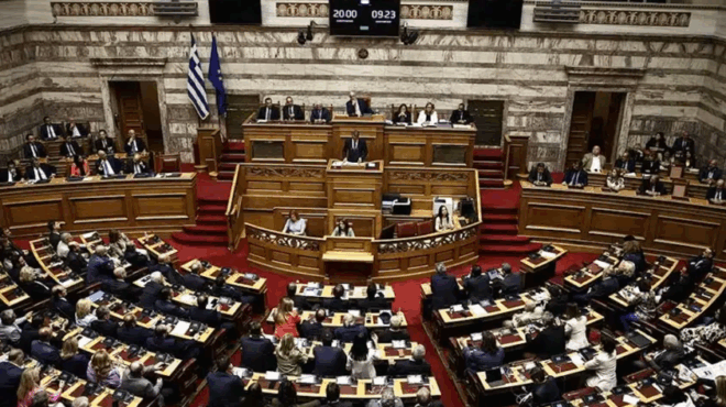 lipothymise-gynaika-voyleytis-sti-voyli-prosorini-anastatosi-421745