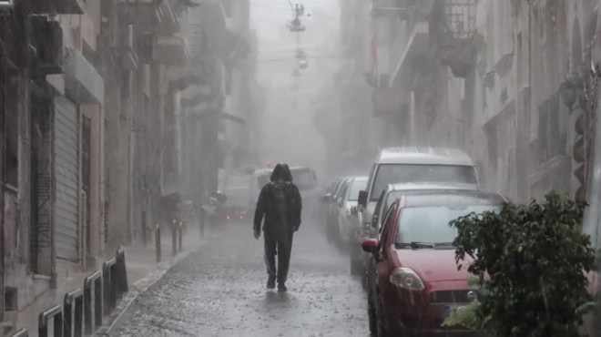 kleiste-amp-8230-portes-kai-parathyra-etoimasteite-erchetai-poly-nero-tis-epomenes-ores-amp-8211-oi-poleis-poy-tha-amp-8230-voyliaxoyn-417503