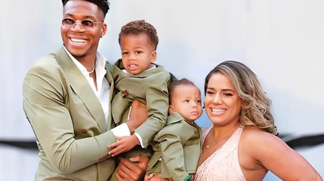 monima-stin-ellada-i-oikogeneia-toy-gianni-antetokoynmpo-ta-paidia-toy-xekinisan-nipiagogeio-sto-kollegio-athinon-419069