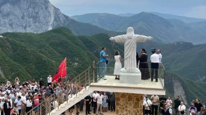 i-alvania-apektise-gia-proti-fora-stin-istoria-tis-agalma-toy-iisoy-christoy-419603