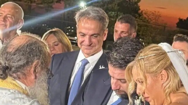 koymparos-o-kyriakos-mitsotakis-pantrepse-tin-evina-giakoymatoy-kai-ton-elpidoforo-papanikolopoylo-420232