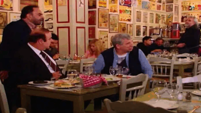 pethane-agapimenos-ithopoios-apo-to-peninta-peninta-kai-to-kafe-tis-charas-kai-den-to-gnorizame-425613