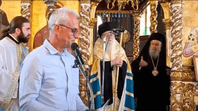 i-apantisi-toy-ekpaideytikoy-ston-mitropoliti-dodonis-poy-toy-ta-epsale-giati-eiche-to-poykamiso-exo-apo-to-panteloni-425906