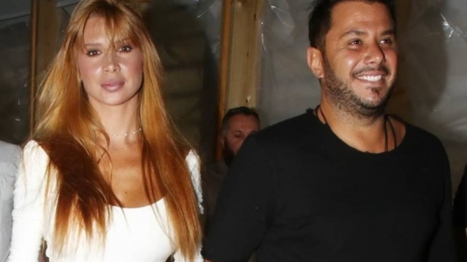 paola-spania-emfanisi-me-ton-proin-syzygo-tis-kai-tin-amp-8220-agnosti-amp-8221-panemorfi-kori-toys-420862