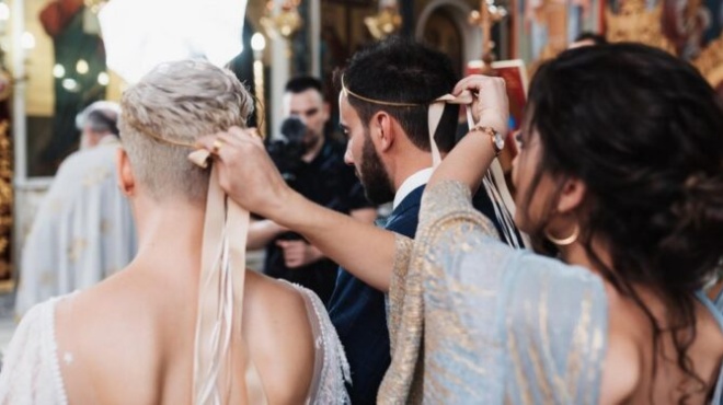 iereas-diekopse-ton-gamo-gia-ta-roycha-tis-koymparas-pigaine-ntysoy-ki-ela-420878