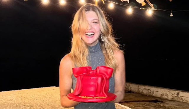 klelia-andriolatoy-giortase-ta-genethlia-tis-me-mia-periergi-toyrta-filoys-kai-oikogeneia-amp-8211-posa-ekleise-420909