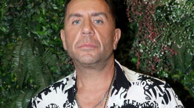 molis-matheytike-o-symvolismos-o-logos-poy-o-giorgos-mazonakis-vafei-mono-to-ena-nychi-421048