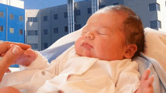 neo-sok-se-pasignosto-nosokomeio-tis-elladas-amp-8211-nosileytria-chorigise-kata-lathos-farmako-diakopis-kyisis-se-egkyo-418170