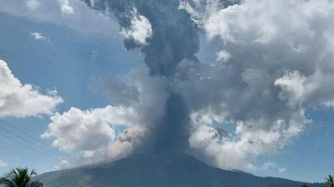 synagermos-tora-nea-ekrixi-toy-ifaisteioy-amp-8211-ektoxeyetai-tefra-se-ypsos-11-chiliometron-amp-8211-etoimoi-na-egkataleipsoyn-oi-katoikoi-421518