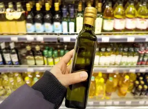 fimismeno-elaiolado-tigka-se-karkinogono-oysia-epeigoysa-aposyrsi-apo-tin-agora-417864