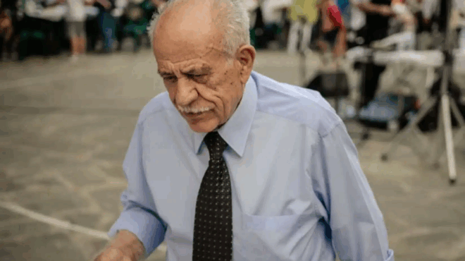 aneipotos-thrinos-pethane-to-aidoni-toy-dimotikoy-tragoydioy-418188