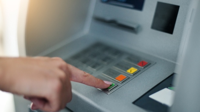 ektakto-epidoma-250-eyro-apeytheias-apo-to-kratos-ston-logariasmo-soy-stis-arches-noemvri-500-eyro-gia-ta-pantremena-zeygaria-421289