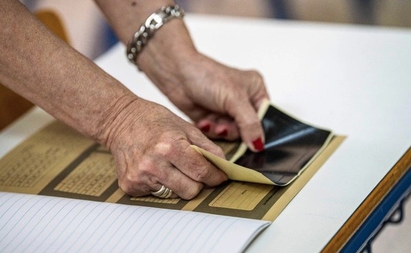 1000-eyro-ektakto-doro-se-foitites-amp-8211-goneis-sas-endiaferei-amp-8230-amp-8211-etsi-tha-parete-ta-chrimata-425711