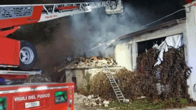 tragodia-tora-treis-nekroi-astynomikoi-kai-13-traymaties-amp-8211-pigan-na-kanoyn-exosi-oikogeneia-kai-oi-enoikoi-anatinaxan-to-spiti-me-aerio-421384