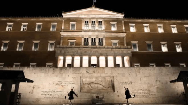 voyli-perase-me-159-psifoys-yper-i-tropologia-gia-to-mnimeio-toy-agnostoy-stratioti-423591