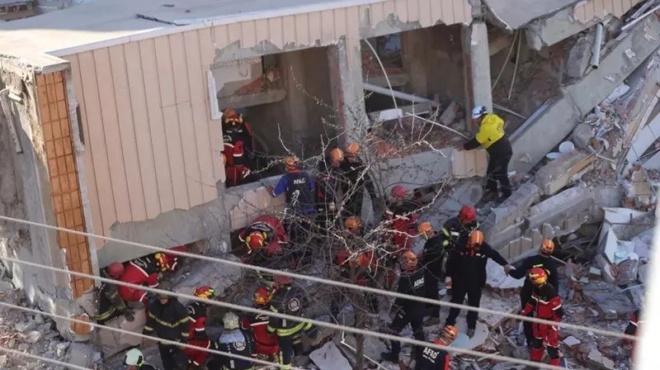 xekliristike-olokliri-oikogeneia-nekra-oi-oi-goneis-kai-ta-2-paidia-12-kai-14-chronon-amp-8211-zontani-mono-i-18chroni-kori-425703