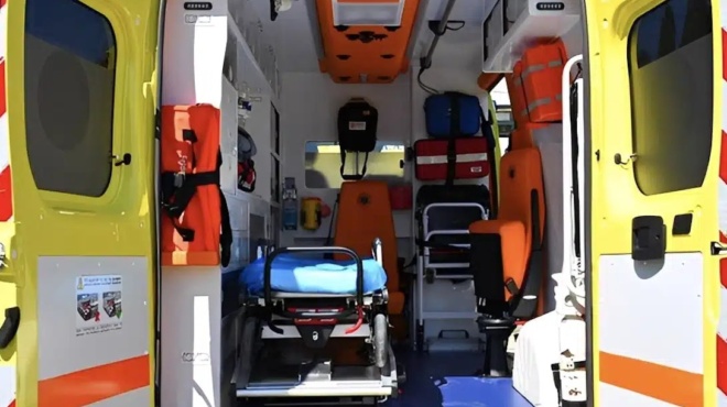 ellada-2025-anoixe-i-porta-asthenoforoy-en-kinisei-kai-epese-to-foreio-me-astheni-ston-dromo-419573