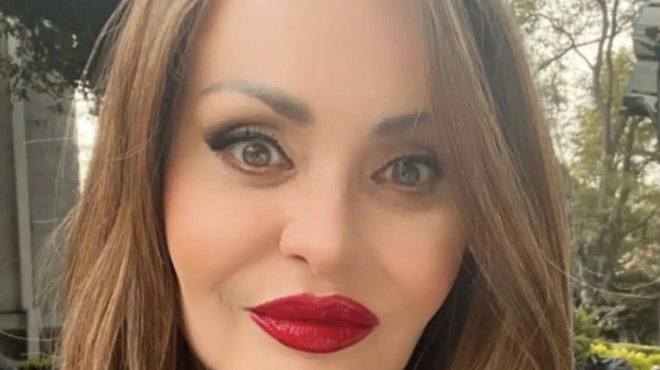 paramorfothike-apo-tin-plastikes-moiazei-pseytiki-tin-thymaste-26-chronia-meta-den-tin-anagnorizei-kaneis-419052