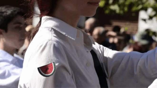 28i-oktovrioy-i-mathitria-me-to-karpoyzi-sti-mathitiki-parelasi-ti-symvolizei-425258