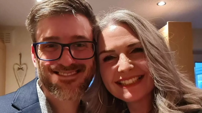 i-miniggitida-ton-skotose-mesa-se-3-ores-amp-8211-ayto-itan-to-mono-symptoma-poy-eiche-o-atychos-40chronos-422371