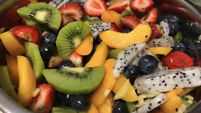 5-froyta-poy-den-prepei-na-tros-pia-auxanoun-ta-triglykeridia-amp-038-se-kanoyn-na-vazeis-kila-choris-na-pareis-champari-422236