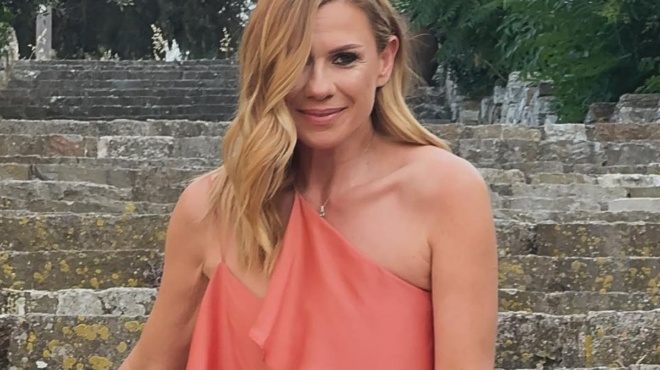 ma-ti-einai-ayta-poy-moy-lete-erchomai-se-poly-dyskoli-thesi-amp-8211-exalli-i-katerina-karavatoy-me-dimosiografo-amp-8211-deite-ti-tin-rotise-421277