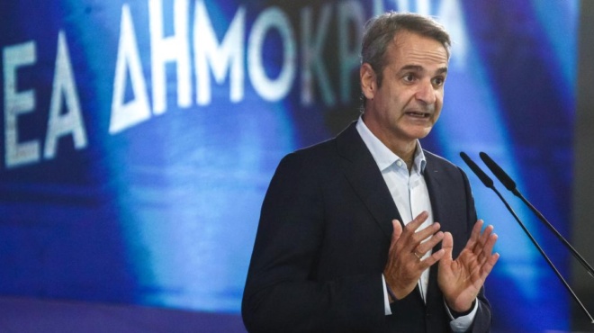 molis-9-lexeis-ti-egrafe-to-sms-poy-esteile-o-mitsotakis-ston-dendia-419360