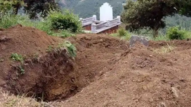 to-ethapsa-zontano-gia-na-echei-to-allo-parea-i-tpomaktiki-istoria-toy-vasili-takoy-poy-skotose-ta-paidia-toy-417945