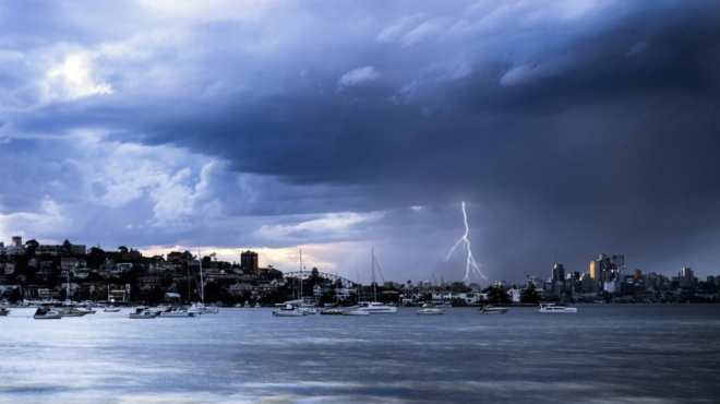 kakokairia-barbara-apopse-erchetai-me-kataigides-chalazi-kai-ischyroys-anemoys-oi-perioches-se-kokkino-synagermo-418787