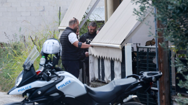 ektakth-eidisi-molis-tora-gia-ton-18chrono-sta-trikala-poy-epnixe-tin-mana-toy-me-petseta-423564