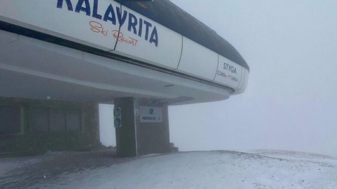 molis-xekinise-to-pykno-chioni-stin-chora-mas-deite-tora-iine-eikona-poy-chionizei-418050