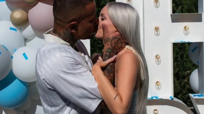 pateras-gia-proti-fora-o-light-gennise-i-syntrofos-toy-anna-theodoridi-amp-8211-h-1i-fotografia-toy-moroy-spaei-rekor-likes-sto-instagram-418964