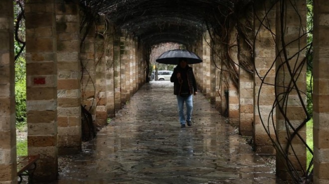 ektakto-peftoyn-ta-prota-chionia-stin-ellada-431136