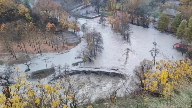 ektakto-pnigetai-pasignosti-poli-tis-elladas-amp-8211-dyskoles-ores-gia-toys-katoikoys-431655