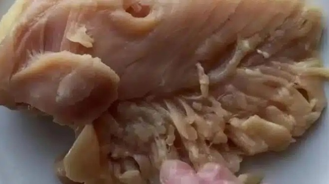 agorasa-stithos-kotopoylo-kai-to-eplyna-prin-to-mageirepso-alla-xafnika-paratirisa-kati-paraxeno-434553