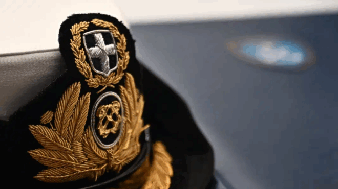 volos-axiomatikos-toy-limenikoy-pateras-dyo-paidion-o-sylliftheis-poy-eiche-epafes-me-anilikoys-roma-428419