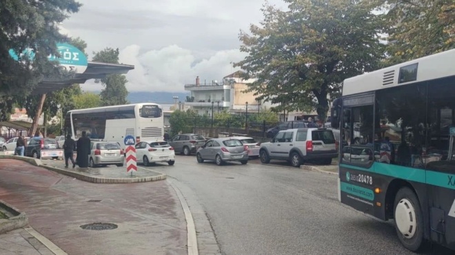 ektakti-eidisi-gia-toyristiko-leoofreio-poy-echeis-stamatisei-mesa-sto-kentro-pasignostis-polis-tis-elladas-427261