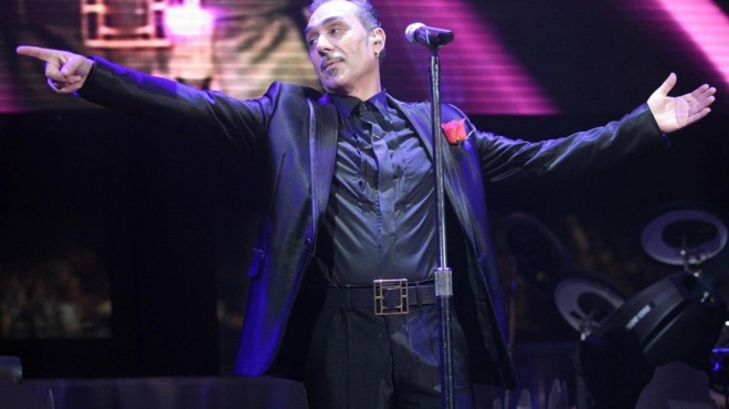 se-tragiki-katastasi-o-notis-sfakianakis-meta-ton-thanato-tis-kili-echei-amp-8230-katarreysei-kleistike-ston-eayto-toy-ta-krataei-mesa-toy-tha-skasei-ki-aytos-427410