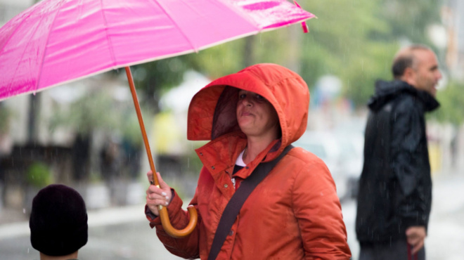 allazei-o-kairos-apo-ora-se-ora-amp-8211-erchontai-vroches-kai-kataigides-426429