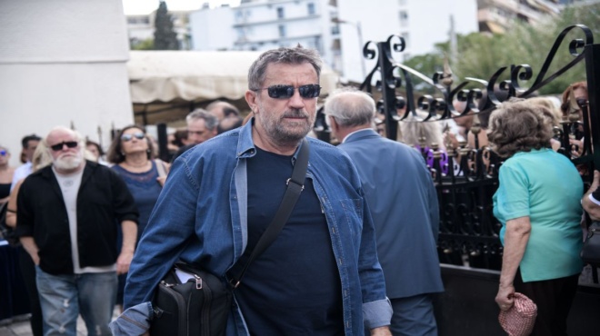 pascho-apo-anatrichiazei-i-exomologisi-toy-spyroy-papadopoyloy-428041