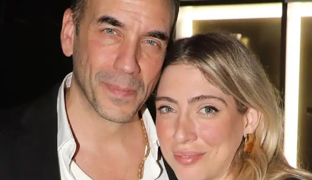 moyzoyrakis-ayti-einai-i-diasimi-tragoydistria-poy-tha-vaftisei-ton-gio-toy-amp-8211-to-spanio-onoma-poy-tha-parei-to-paidi-428119