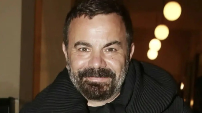 vasilis-kallidis-sokarei-o-diasimos-sef-apokalyptontas-pos-epathe-paralysi-prosopoy-apo-to-agchos-428143