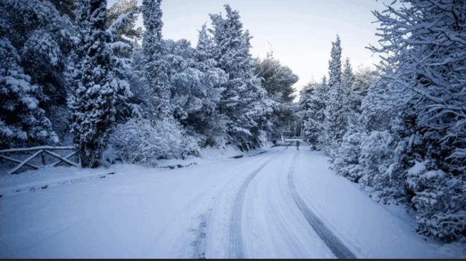 ektakto-amp-8220-kleidose-amp-8221-i-imerominia-amp-8211-peftoyn-ta-prota-chionia-stin-ellada-431190