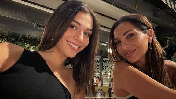 o-kakos-chamos-me-vandi-kai-tin-kori-tis-prin-ligo-i-melina-anevase-ayto-to-vinteo-tin-ekraxan-oloi-kai-i-mama-tis-egine-exalli-426406