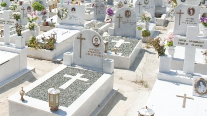 sok-se-nekrotafeio-tis-patras-pagosan-oi-syggeneis-molis-anoixan-ton-tafo-amp-8211-den-pisteyan-sta-matia-toys-me-ayto-poy-antikrisan-428804