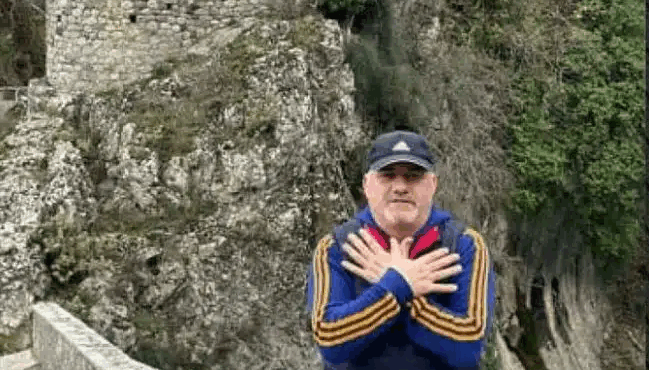 anepithymitos-stin-ellada-alvanos-dimosiografos-i-proklitiki-anartisi-gia-tin-konitsa-433348