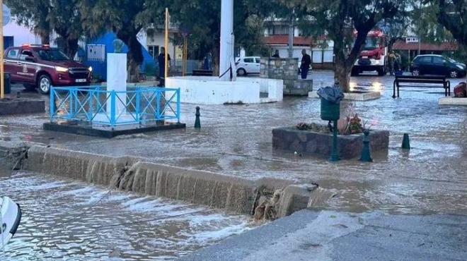 ektakto-pnigike-pasignosto-megalo-nisi-tis-ellados-potamia-oi-dromoi-apelpismenoi-oi-katoikoi-den-xeroyn-kata-poy-na-kanoyn-429125